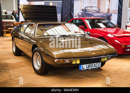 FRIEDRICHSHAFEN - Mai 2019 : golden sable LAMBORGHINI URACCO coupé 1973 à Motorworld Classics Bodensee le 11 mai 2019 à Friedrichshafen, Allemagne. Banque D'Images