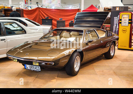 FRIEDRICHSHAFEN - Mai 2019 : golden sable LAMBORGHINI URACCO coupé 1973 à Motorworld Classics Bodensee le 11 mai 2019 à Friedrichshafen, Allemagne. Banque D'Images