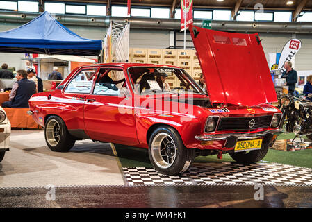 FRIEDRICHSHAFEN - Mai 2019 : rouge ALFA ROME ALFETTA GT 116 TYPE 1972 à Motorworld Classics Bodensee le 11 mai 2019 à Friedrichshafen, Allemagne. Banque D'Images