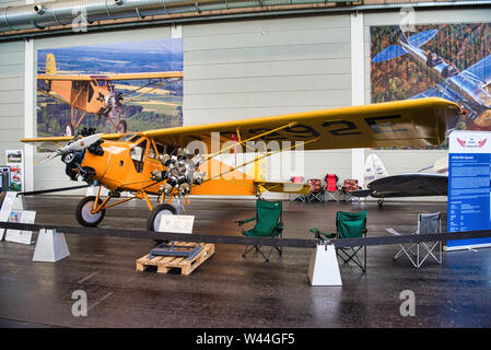 FRIEDRICHSHAFEN - Mai 2019 : orange avion Curtiss ROBIN J-1 1929 à Motorworld Classics Bodensee le 11 mai 2019 à Friedrichshafen, Allemagne. Banque D'Images