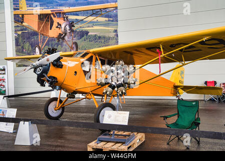 FRIEDRICHSHAFEN - Mai 2019 : orange avion Curtiss ROBIN J-1 1929 à Motorworld Classics Bodensee le 11 mai 2019 à Friedrichshafen, Allemagne. Banque D'Images