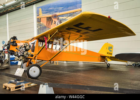 FRIEDRICHSHAFEN - Mai 2019 : orange avion Curtiss ROBIN J-1 1929 à Motorworld Classics Bodensee le 11 mai 2019 à Friedrichshafen, Allemagne. Banque D'Images