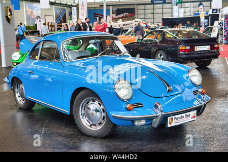 FRIEDRICHSHAFEN - Mai 2019 : Porsche 356 coupé 1948 bleu à Motorworld Classics Bodensee le 11 mai 2019 à Friedrichshafen, Allemagne. Banque D'Images