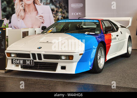 FRIEDRICHSHAFEN - Mai 2019 : blanc rouge bleu sport BMW M1 PROCAR CHAMPIONSHIP 1979 coupé à Motorworld Classics Bodensee le 11 mai 2019 dans la région de Friedrichsha Banque D'Images