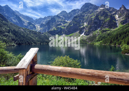 Lac de l'Œil de la mer dans les Tatras polonaises. Lac des cinq meilleurs lacs dans le monde Banque D'Images