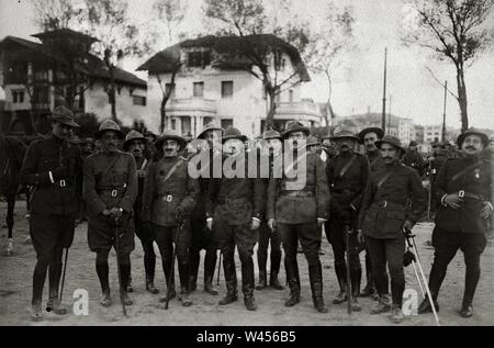 Concentración de tropas en la playa de Ondarreta, con destino a guerra de África (3 de 8) - Fondo Car-Kutxa Fototeka. Banque D'Images