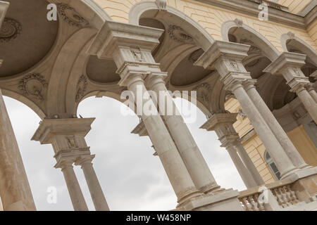 Vue sur chapelle du château de Schönbrunn en structure, Vienne, Autriche Banque D'Images