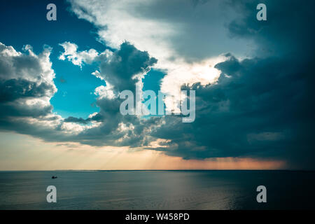 Tempête sur la mer dans le golfe de Trieste, Frioul-Vénétie Julienne, Italie Banque D'Images