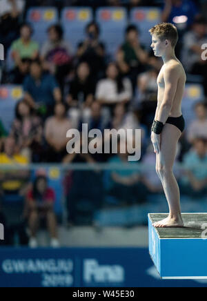 Gwangju, Corée du Sud. 19 juillet, 2019. Natation : Championnat du monde de saut d'eau. Demi-finale de la tour de dix mètres. 13-year-old Alexei Sereda en action. Crédit : Bernd Thissen/dpa/Alamy Live News Banque D'Images