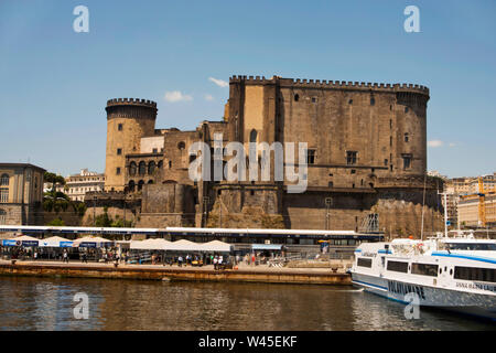 NAPLES, ITALIE, JUILLET 2018, au Castel Nuovo, connu localement sous le nom de Maschio Angioino. Banque D'Images