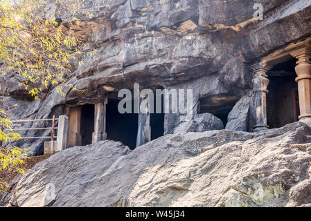 Cave 20 et 21, vue générale montrant, Pandavleni Grottes, Nasik, Maharashtra. Banque D'Images