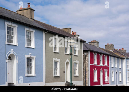 Maisons colorées à Aberaeron une station balnéaire, La Baie de Cardigan, Ceredigion, pays de Galles, Royaume-Uni Banque D'Images