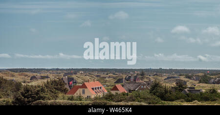 Location appartement de vacances Blaavand cottages sur la côte de la mer du Nord au Danemark Banque D'Images