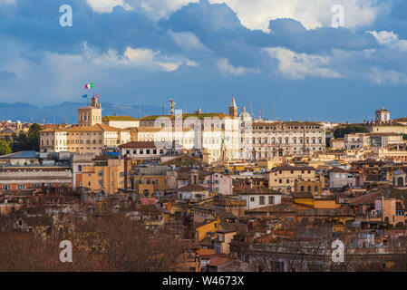 Vue de la colline du Quirinal avec la résidence officielle du Président de la République italienne à Rome centre historique Banque D'Images