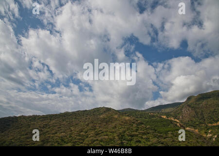 Huamachuco à Cajamarca, dans le nord du Pérou Highlands,collines fleuries,Pérou,Amérique du Sud Banque D'Images