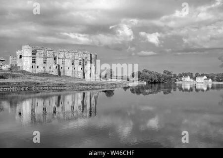 Château de Carew (Caeriw), Pembrokeshire, Pays de Galles, Royaume-Uni Banque D'Images