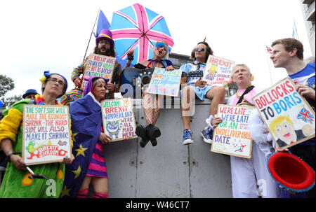 Veuillez PRENDRE NOTE DES ÉDITEURS SUR LA LANGUE DES SIGNES Pro-European partisans du syndicat se rassembler dans le centre de Londres, à l'avant de la Marche pour le changement. Banque D'Images