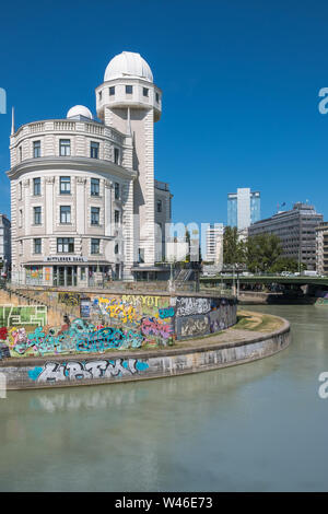 Urania, un institut d'éducation du public et à l'observatoire, du nom de la Muse Uranie qui représente l'astronomie, Vienne, Autriche. Banque D'Images