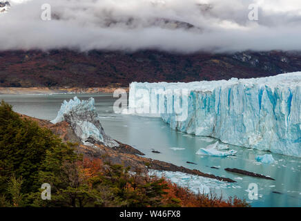 Le Glacier Perito Moreno. Paysage d'automne dans le Parc National Los Glaciares.lac Argentino. Province de Santa Cruz, en Argentine. Banque D'Images