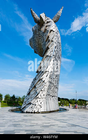 Les Kelpies sculptures tête de cheval géant mythique de l'esprits de l'eau à côté de la Forth et Clyde Canal une partie du projet de transformation des terres Helix Banque D'Images