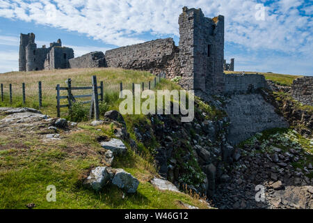 Château de Dunstanburgh dans Northumberland Banque D'Images