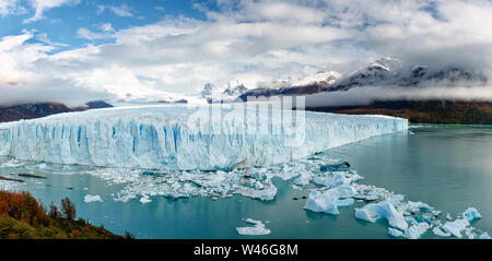 Le Glacier Perito Moreno vue panoramique. L'automne dans le Parc National Los Glaciares. El Calafate. Province de Santa Cruz. Les Andes. L'Argentine. Banque D'Images