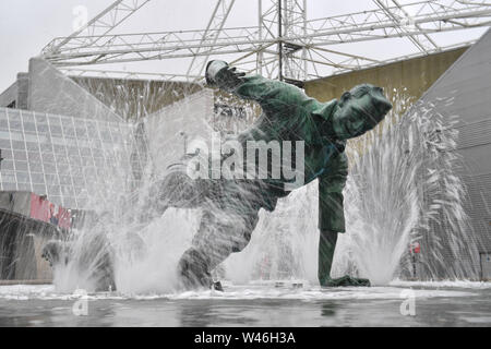 Une vue générale de la statue de Sir Tom Finney à Deepdale, accueil de Preston North End au cours de la pré-saison match amical à Deepdale, Preston. Banque D'Images
