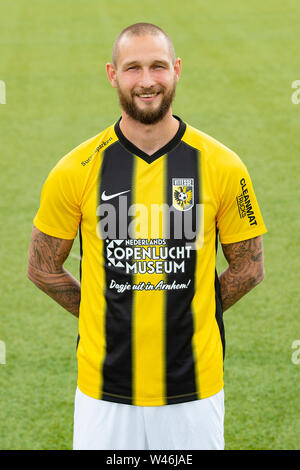 ARNHEM, 17-07-2019, l'Eredivisie néerlandaise de football, saison 2019, Papendal, / 2020, une séance de Vitesse, Vitesse player Tim Matavz Banque D'Images