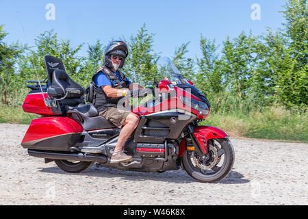 Moteur principal Honda Goldwing 1900 faire une route à travers la Hongrie Banque D'Images