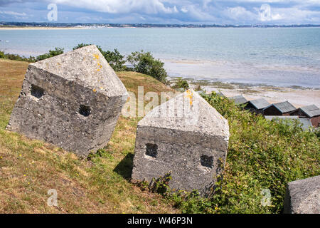 Les défenses anti-char en béton à Studland Bay ont été la préparation de la D- débarquements du jour ont été effectuées, Dorset, England, UK Banque D'Images