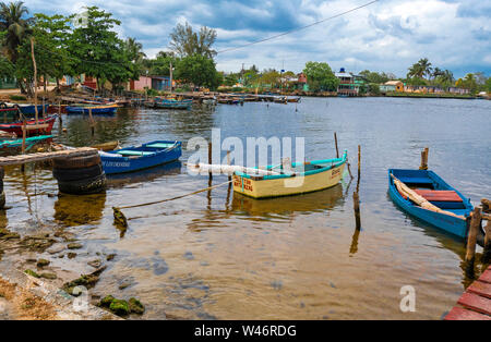 La maison de vacances et village de pêcheurs de Caleton sur la Baie des cochons avec de nombreux détails casas la province de Matanzas, Cuba Banque D'Images