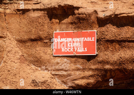 Seaton, Devon, Angleterre, Royaume-Uni. Juin 2019. Danger de falaises et de chutes de pierres le long de la côte jurassique à Seaton, Devonshire Banque D'Images