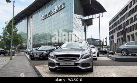 BERLIN, ALLEMAGNE, LE 30 JUILLET 2016 : Mercede-Benz store exterior Banque D'Images