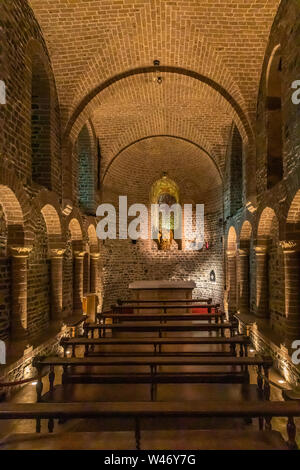 Intérieur du XII siècle basilique catholique romaine du Saint-sang à Bruges, Belgique Banque D'Images