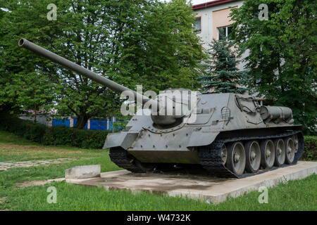 Destroyer de chars soviétique su-100. Musée militaire et historique en plein air à Svidnik. Slovaquie. Banque D'Images