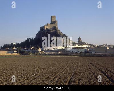 CASTILLO DE ALMANSA SITUADO EN EL CERRO DEL AGUILA - CASTILLO DE ORIGEN ARABE DEL SIGLO XII RECONSTRUIDO EN EL SIGLO XIV. Lieu : extérieur. Almansa. L'ESPAGNE. Banque D'Images