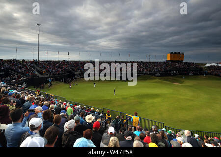 La République d'Irlande Shane Lowry sur le 18e jour durant trois de l'Open Championship 2019 au Club de golf Royal Portrush. Banque D'Images