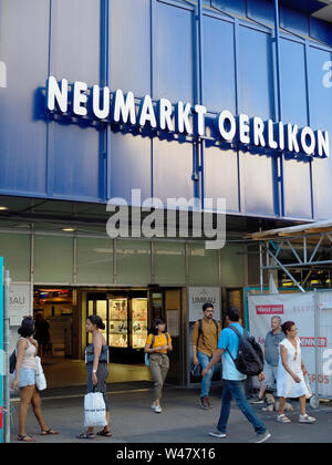 Eingang vom Einkaufszentrum Neumarkt Oerlikon Banque D'Images