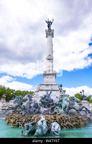 Bordeaux, France - 5 mai 2019 : monument aux Girondins et fontaine, sur l'Esplanade des Quinconces à Bordeaux, Aquitaine, France Banque D'Images