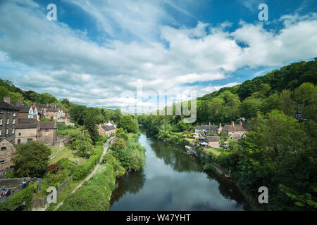 Des vues sur la rivière Severn à journée ensoleillée. Ironbridge, le Shropshire en Royaume-Uni Banque D'Images