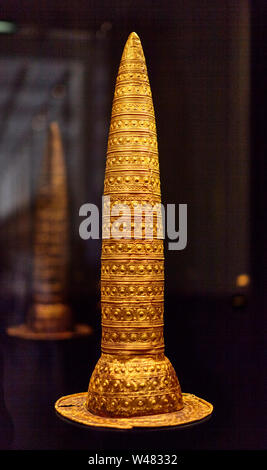 Le chapeau ou l'or Berlin Berlin Golden Hat (allemand : Berliner Goldhut) est un artefact de l'âge du Bronze fait de fines feuilles d'or. Situé à Neues Museum. Banque D'Images