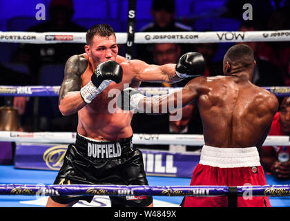 Londres, Royaume-Uni. 20 juillet, 2019. Charlie Duffield vs Dan Aziz - 10 X 3 min Vacant Sud Light-Heavyweight Championship pendant Matchroomboxing présente Dillian Whyte vs Oscar Rivas à Spitalfiels Market le Samedi, Juillet 20, 2019 à Londres, en Angleterre. (Usage éditorial uniquement, licence requise pour un usage commercial. Aucune utilisation de pari, de jeux ou d'un seul club/ligue/dvd publications.) Crédit : Taka G Wu/Alamy Live News Banque D'Images