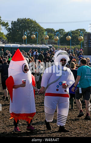 Macclesfield, Royaume-Uni, 20 juillet, 2019. Trois jours de célébrer cinquante ans depuis la Lune au Bluedot festival. Les quatre jours du festival réunit la science et la musique ensemble avec le télescope Lovell en toile de fond, Observatoire Jodrell Bank, Macclesfield, Cheshire, Royaume-Uni. Crédit : Barbara Cook/Alamy Live News Banque D'Images