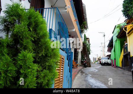 Colorés et iconique de vieilles maisons et ruelles typiques de El Hatillo, où peu de personnes peuvent être vus dans la rue. Banque D'Images