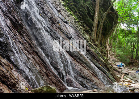 Avis de Quintero's Ravine ou Quebrada Quintero de l'emblématique montagne de Caracas, El Avila ou Waraira Repano.L'un des plus connus de source de l'eau Banque D'Images