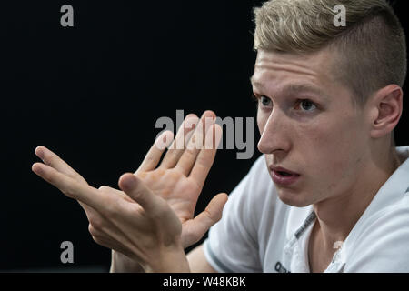 Gwangju, Corée du Sud. 21 juillet, 2019. Championnat du monde de natation : Florian Wellbrock de Allemagne parle lors d'une conférence de presse. Crédit : Bernd Thissen/dpa/Alamy Live News Banque D'Images