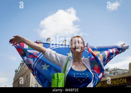 Jours avant le nouveau chef du parti conservateur et premier ministre du Royaume-Uni est élu par ses membres (et devrait être Boris Johnson), le dernier week-end de Theresa infructueuse du Brexit mai de l'Union européenne a vu une marche pour protester contre le changement avec pro-UE Remainers marche dans la capitale, exigeant la fin d'un Brexit et non pour un Johnson PM, le 20 juillet 2019, à Londres, en Angleterre. Banque D'Images