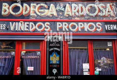 La Bodega de la Ardosa dans le quartier de Chueca, Malasaña / centre de Madrid, Espagne Banque D'Images