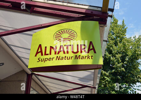 Mannheim, Allemagne - juillet 2019 Store signe de chaîne de supermarchés biologiques allemand appelé 'Alnatura' Banque D'Images