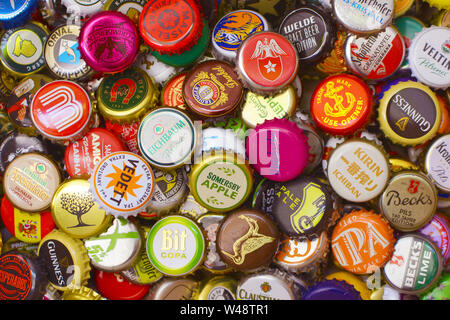 Ludwigshafen, Allemagne - Juin 2019 : des capsules de bouteille, la plupart provenant de bouteilles de bière Banque D'Images